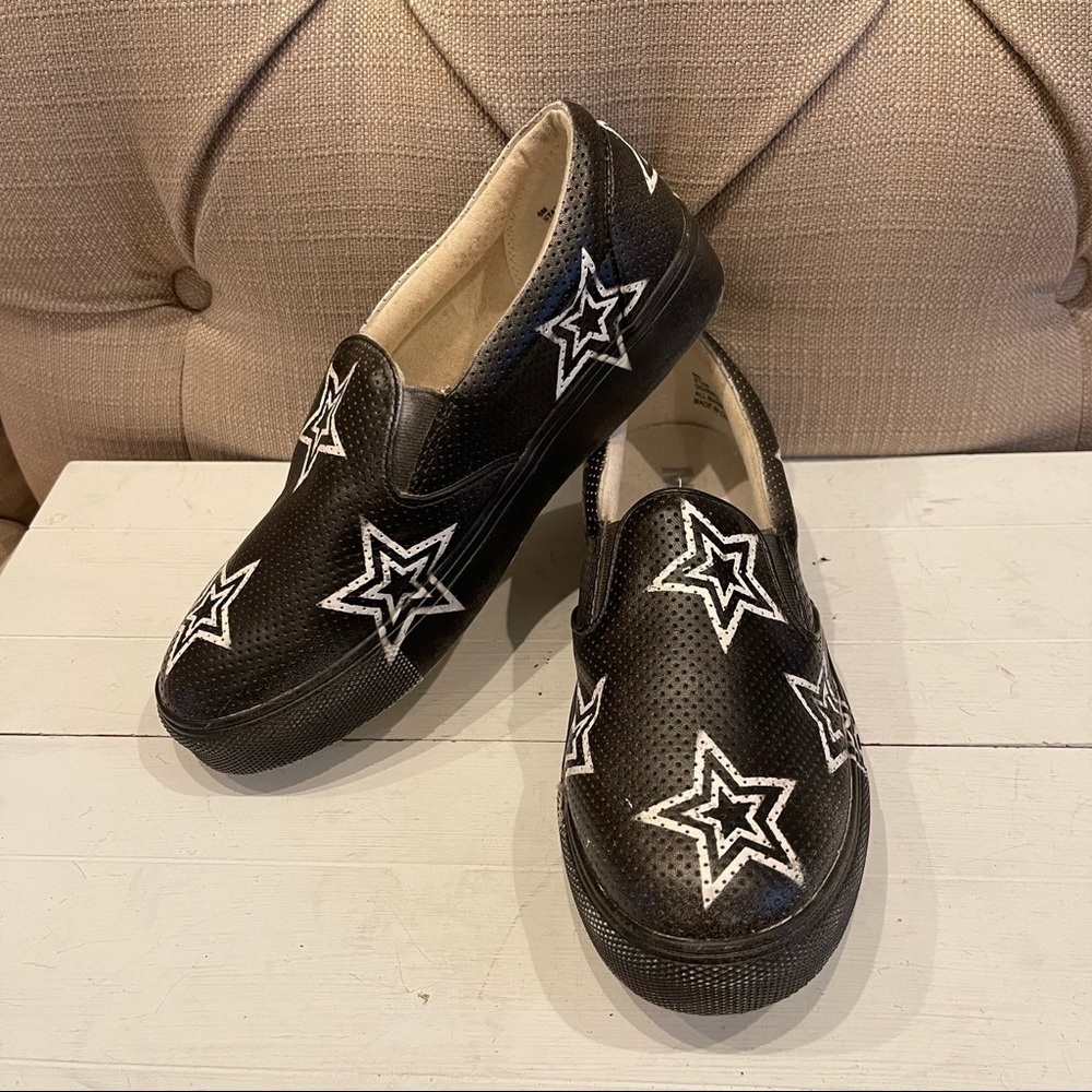 MIA Womens Size 6 Black White Star Printed Platform Slip On Sneaker Shoes